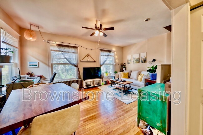 Photo - 1124 Emerson St Apartment