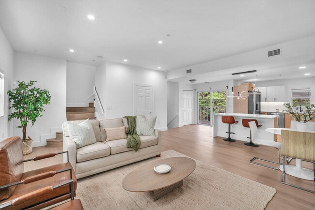 Building Photo - 477 NE 1st St