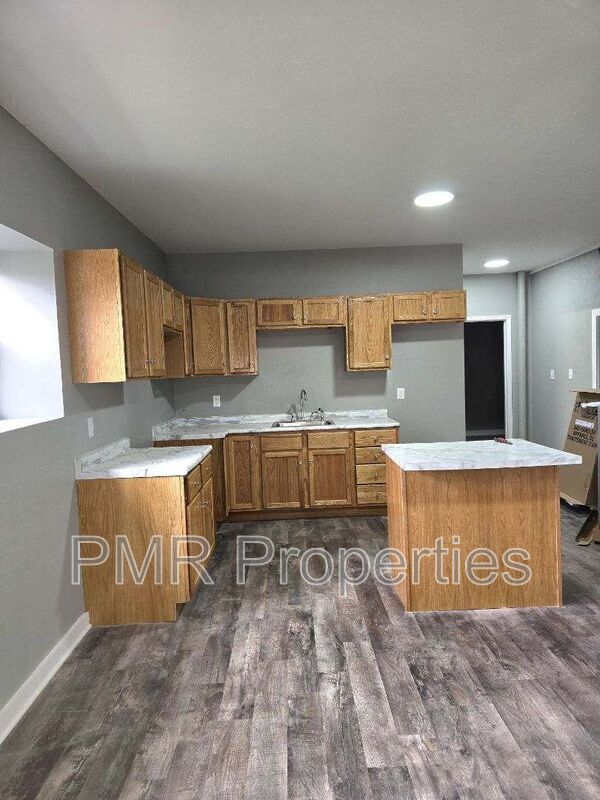 Building Photo - 1410 Olive St