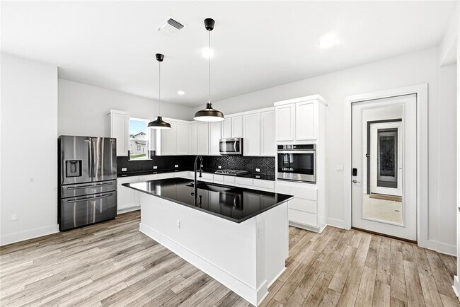 Foto del edificio - 7801 Donnelley Dr