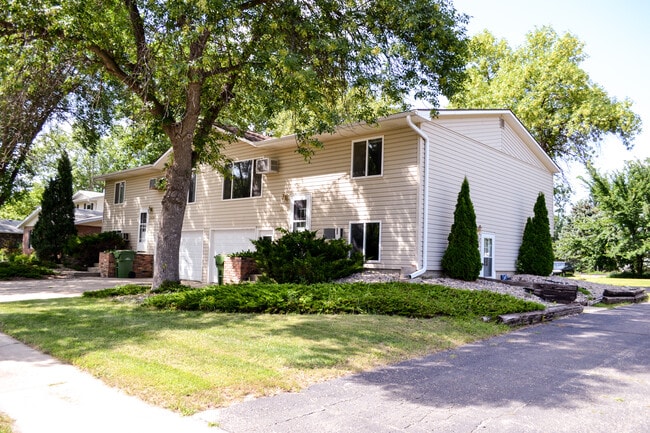 Building Photo - 1417 Orchard Dr