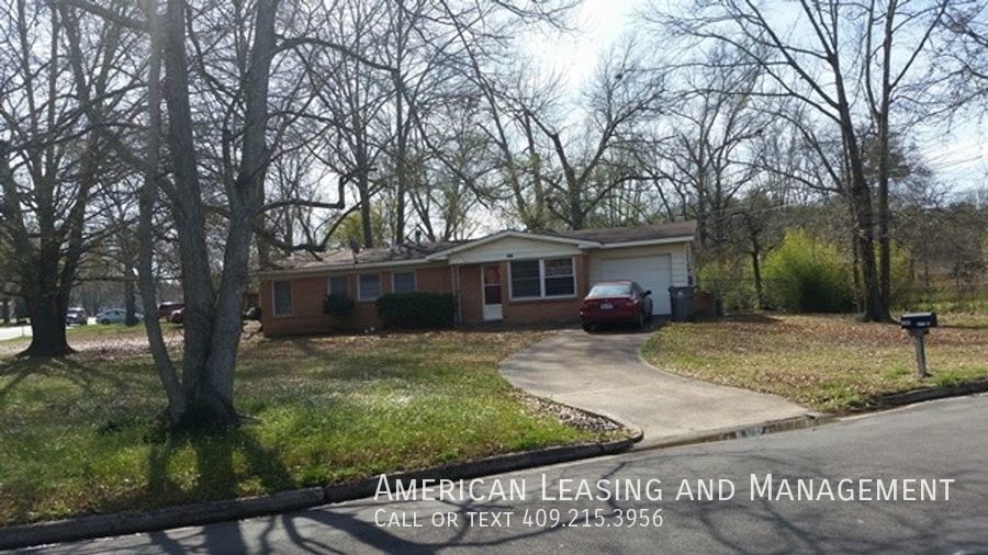 Primary Photo - Quiet Neighborhood Charmer!