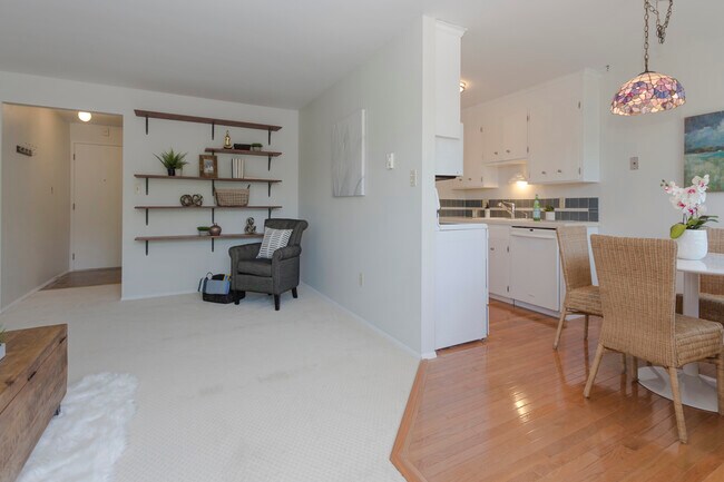 Foto del edificio - 911 N 73rd St