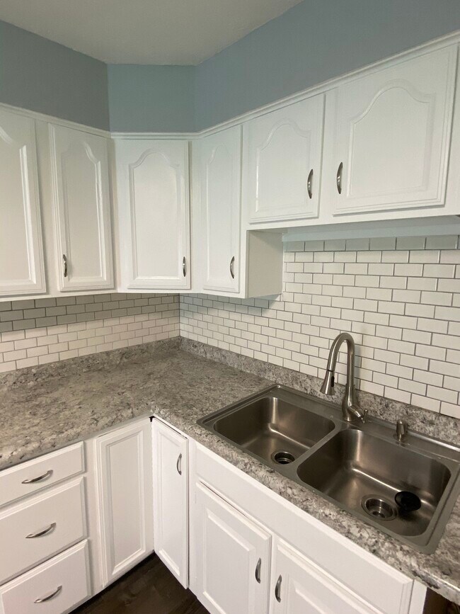 Building Photo - 13805 12 Street