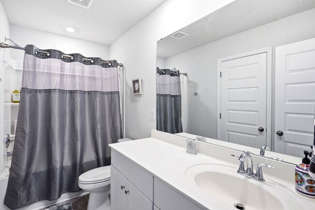 Foto del edificio - 9165 Island Shore Ave
