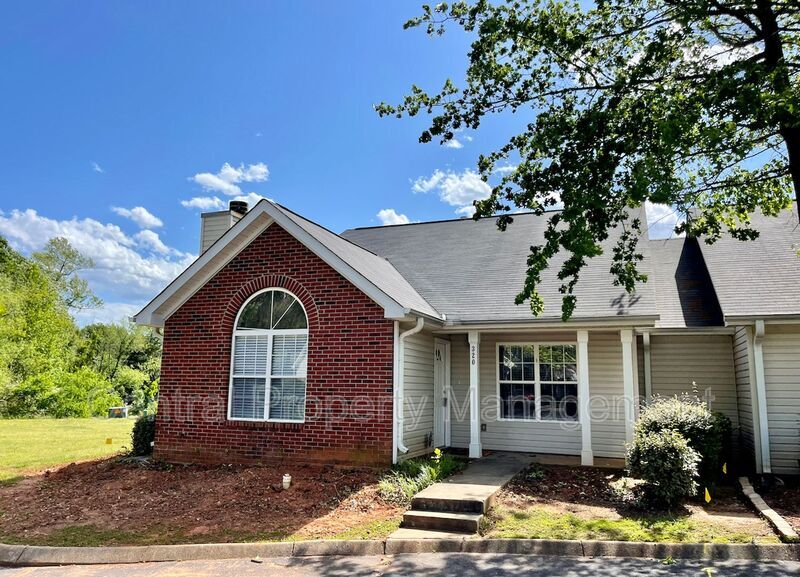Foto principal - 320 Woodruff Park Ln