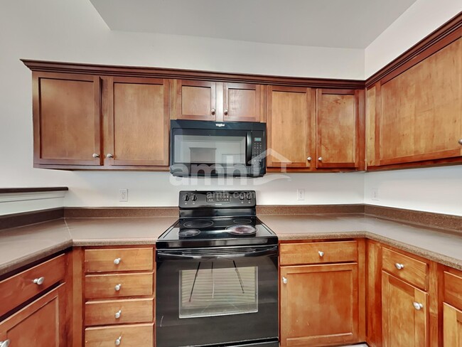 Building Photo - 25 Duxbury Dr