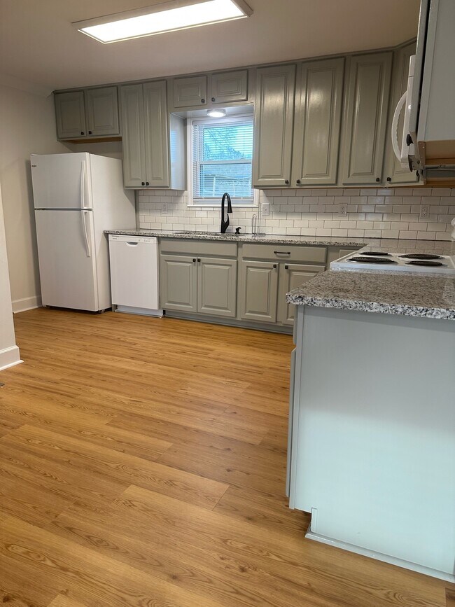 Vista de la cocina 1 - 5149 Honeysuckle Ln E