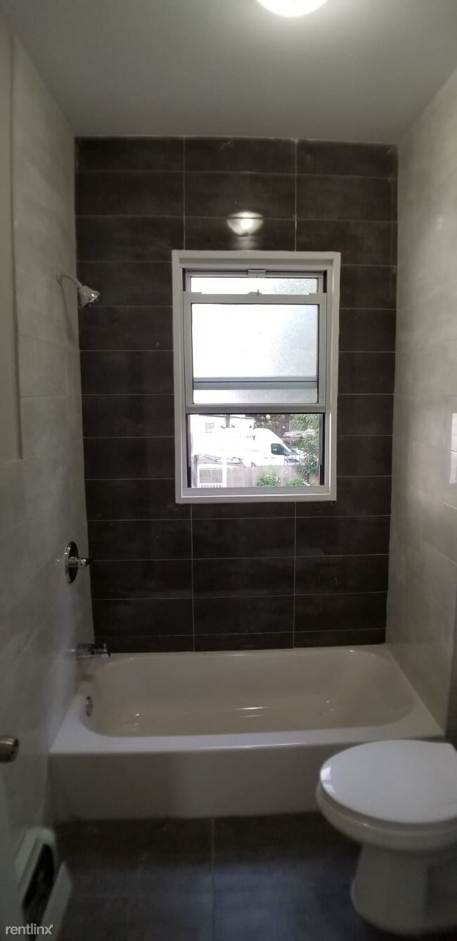 Building Photo - 3 br, 1 bath  - 186 Eastern Pkwy 1R