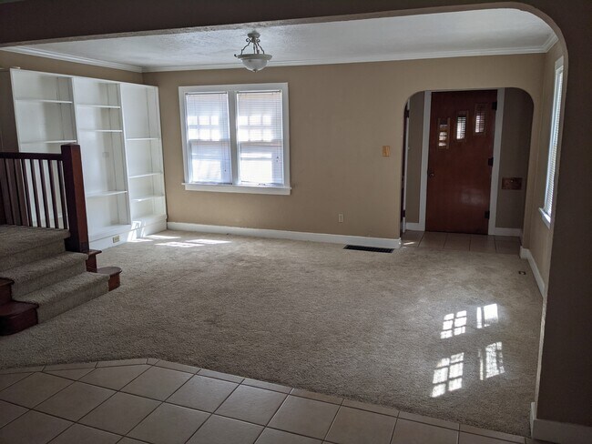 Foto del edificio - 2227 N Grand Ave