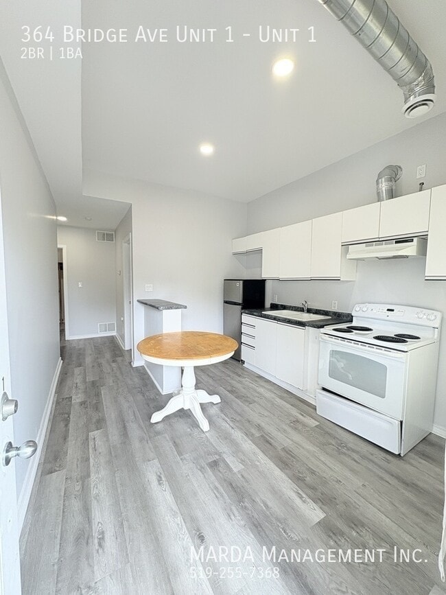 Building Photo - COZY BED/1 BATH MAIN FLOOR UNIT INCLUSIVE - NEAR UNIVERSITY