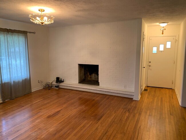 Foto del edificio - Super Cute One Level Home Across from New ...