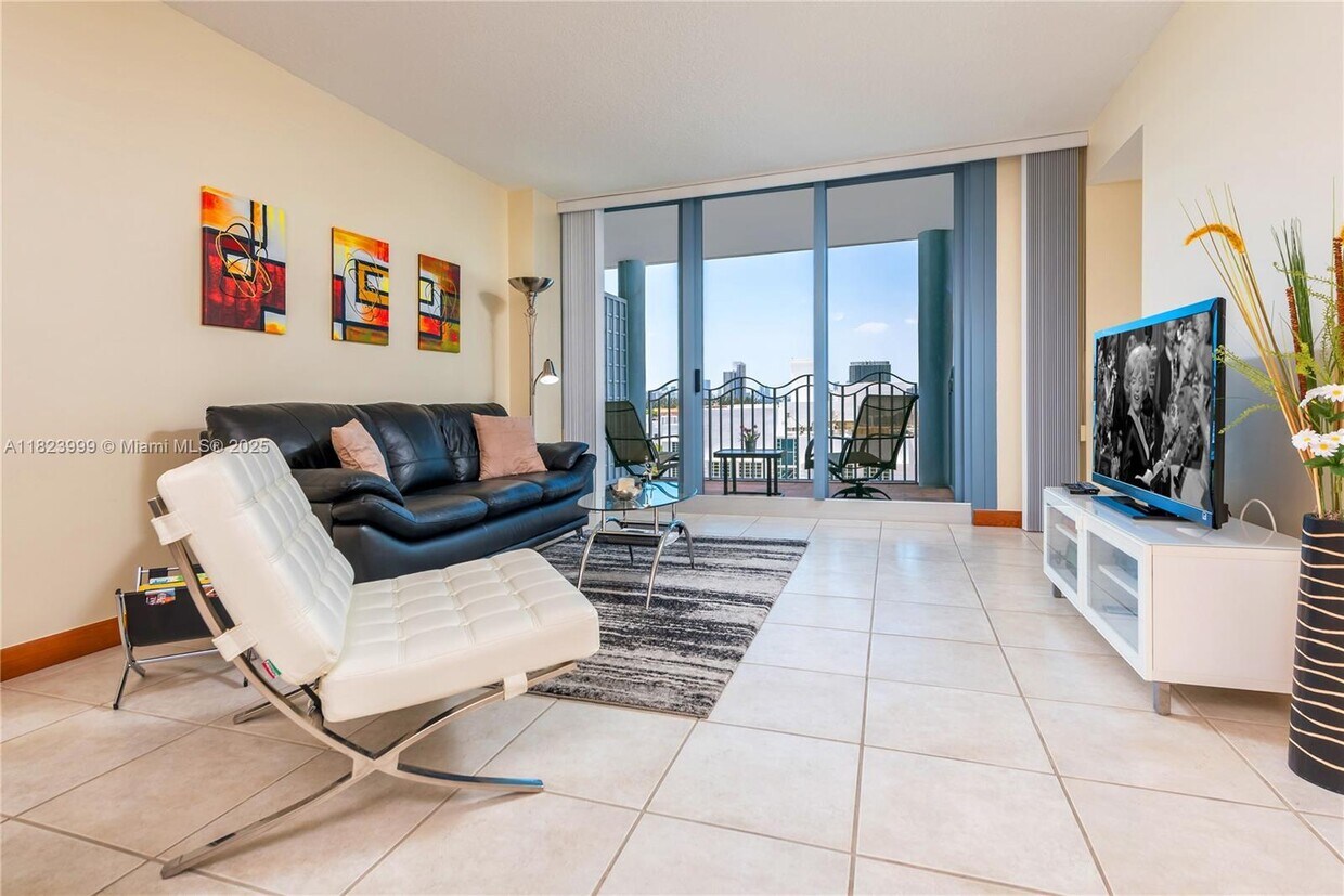 Primary Photo - 1500 Ocean Dr