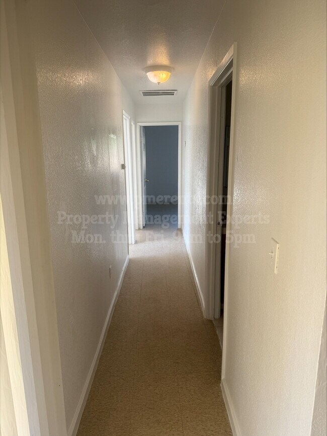 Foto del edificio - 8648 Kelley Dr