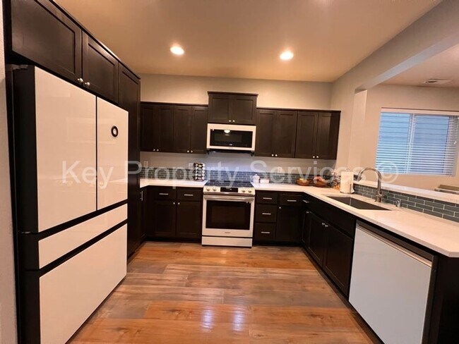 Building Photo - *MOVE IN SPECIAL!* Stunning Hazel Dell Two-Story with High End Appliances