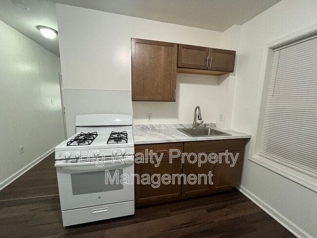 Foto del edificio - 29 N Main St