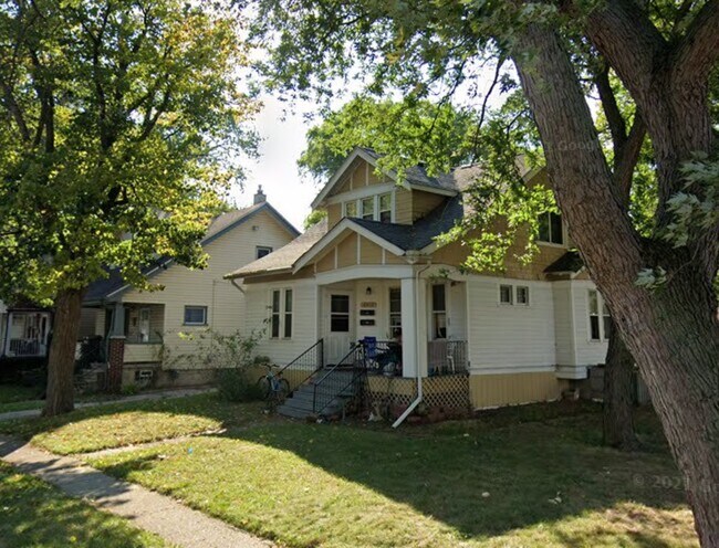 Foto del edificio - 8412 Chalmers Ave