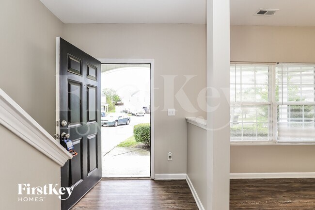 Foto del edificio - 4630 Lauren Woods Ct