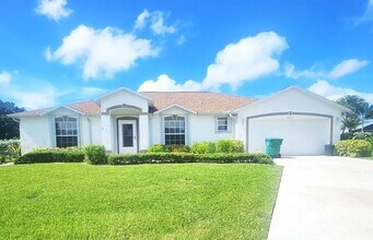 Building Photo - 25173 Mercedes Dr