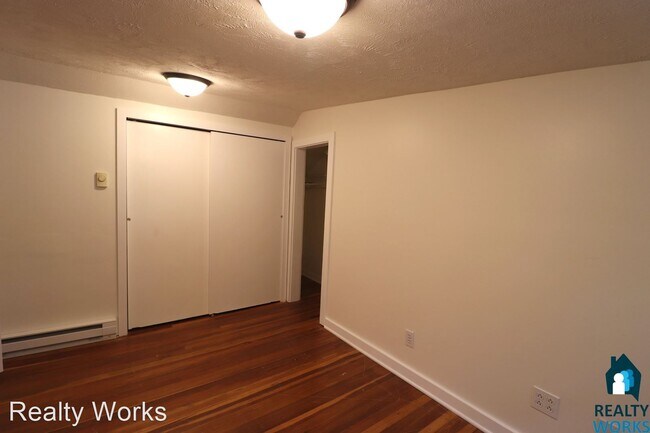 Building Photo - 3 br, 2 bath House - 4335 South 52nd Street