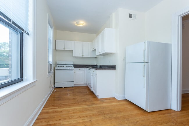Building Photo - 346 Park Ave
