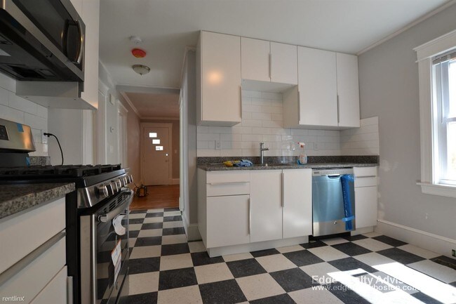 Building Photo - 3 br, 1 bath  - 160 Waverley Ave