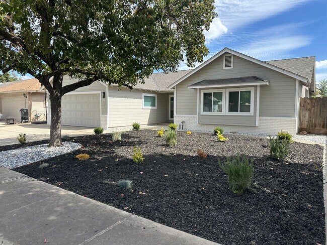 Building Photo - 2 WEEKS FREE RENT January Special - Beautiful newly remodeled home in Turlock