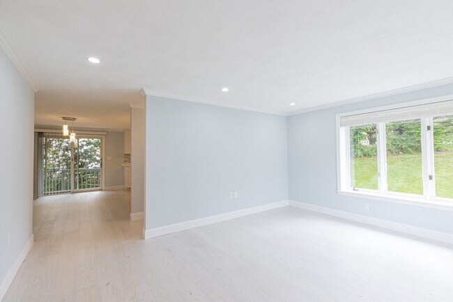 Building Photo - 14 Deer Path