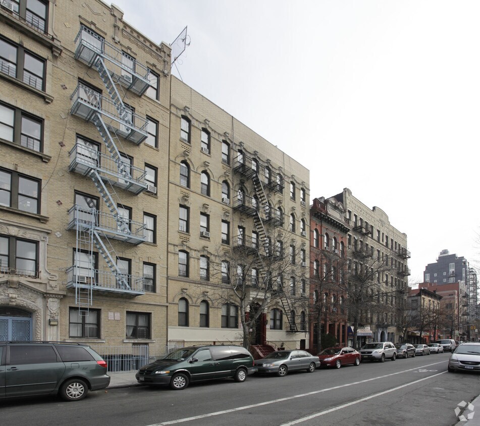 Foto principal - 2 br down the block from the busy Bedford ave