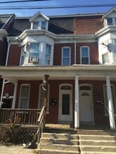 Building Photo - 613 W King St