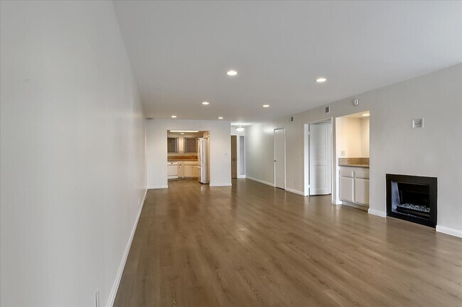 Building Photo - 4200 Via Dolce
