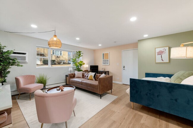 Foto del edificio - 1016 E Division St