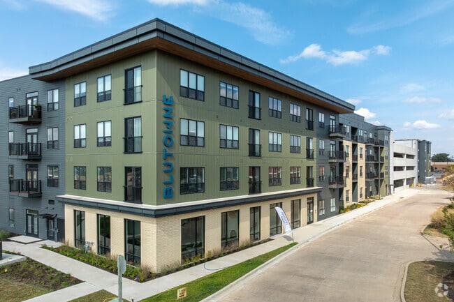 Building Photo - Blutowne