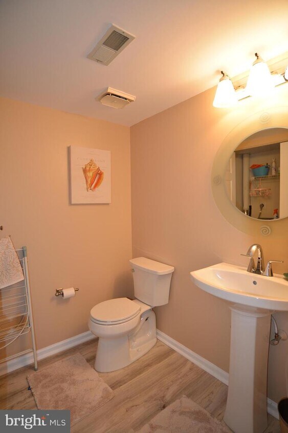 Foto principal - 631 Danbury Ct