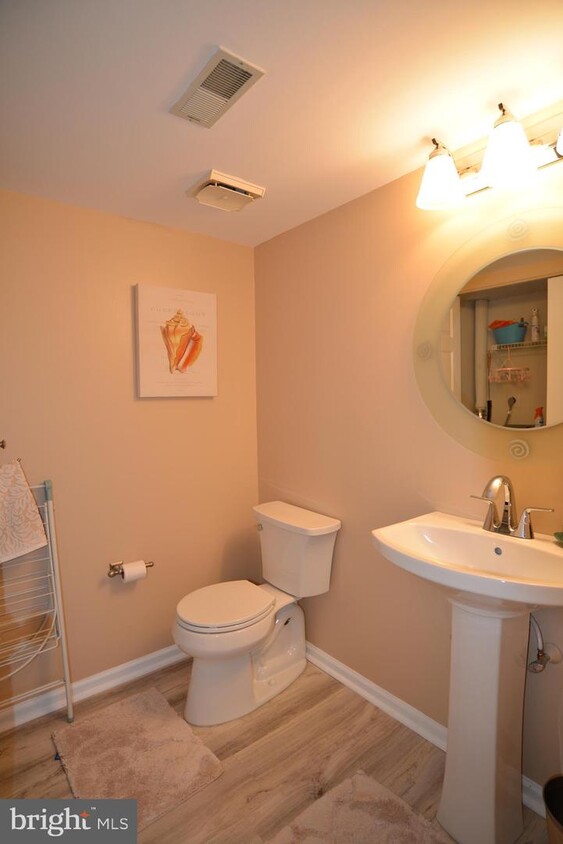 Primary Photo - 631 Danbury Ct
