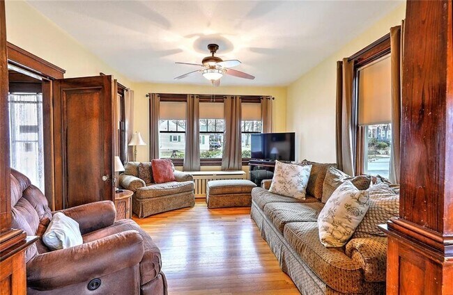 Foto del edificio - 371 Mt Pleasant Ave