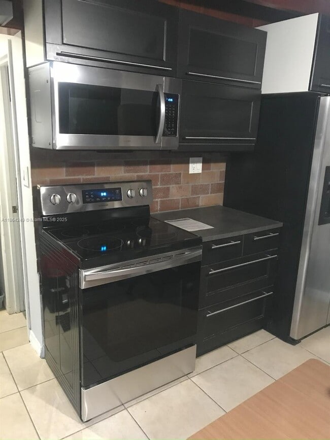 Foto del edificio - 1185 NW 125th St
