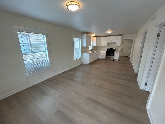 Building Photo - **APPLICATION RECEIVED** MUST SEE! Charmin...