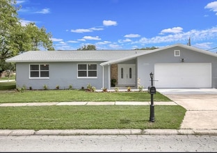 Building Photo - 2558 E Rosery Rd