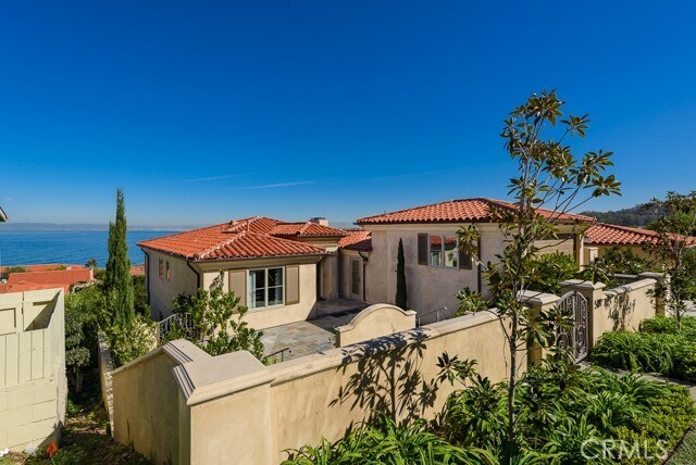 Building Photo - 509 Vía Almar