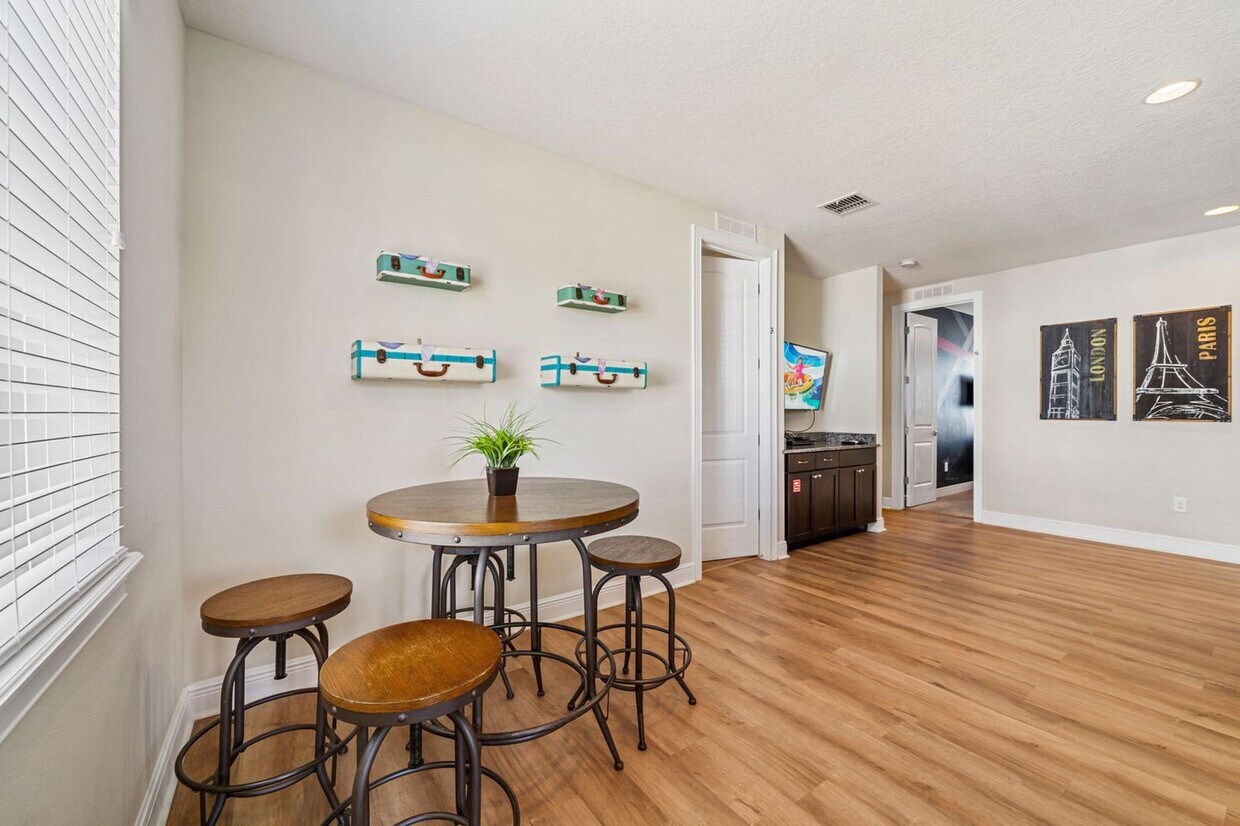 Foto principal - 1220 Grand Traverse Pkwy