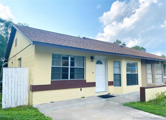Building Photo - 3352 Netherwood Dr