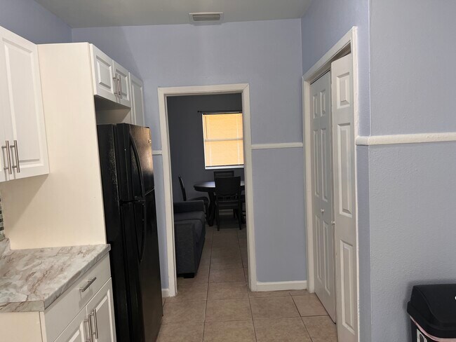 Kitchen - 10107 N Aster Ave