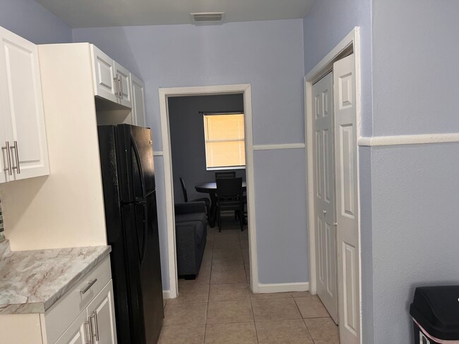 Kitchen - 10107 N Aster Ave