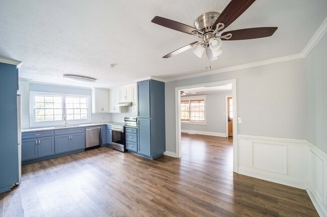 Building Photo - 2505 10th Ave S