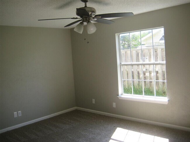 Building Photo - 2712 Peppertree Pl