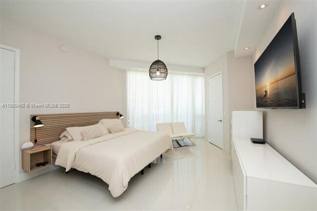 Foto del edificio - 15901 Collins Ave