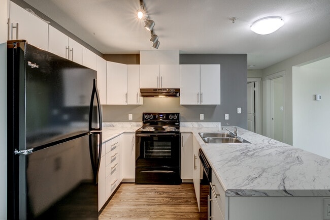 Building Photo - Emerald Hills Apartments