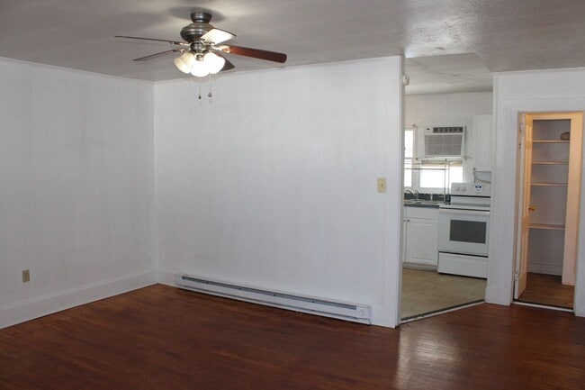 Building Photo - Apartment in Havelock