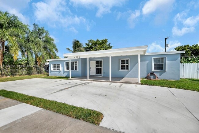 Foto del edificio - 4525 SW 112th Pl